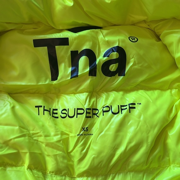 TNA Cropped Superpuff - Picture 2 of 2